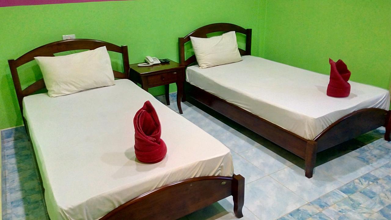 Suratthani Airport Hostel Surat Thani Esterno foto