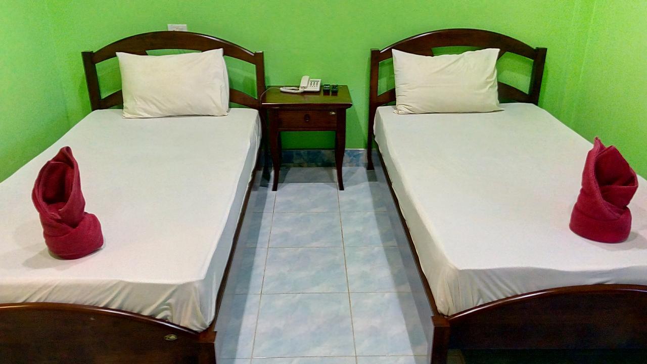 Suratthani Airport Hostel Surat Thani Esterno foto